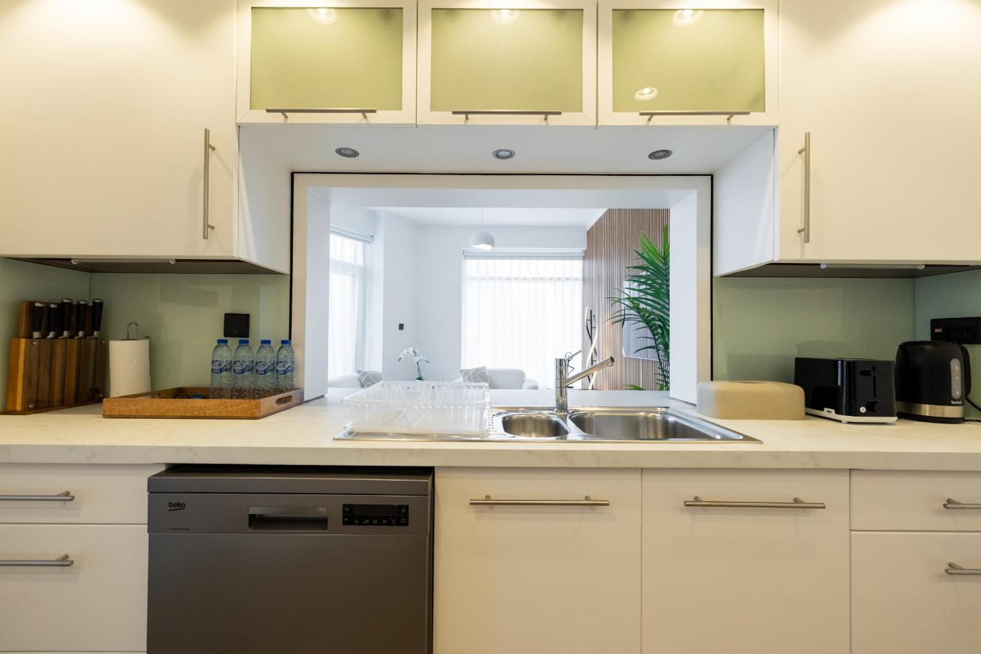 Upgraded Apartment With Stunning Burj Khalifa View Дубай Екстериор снимка