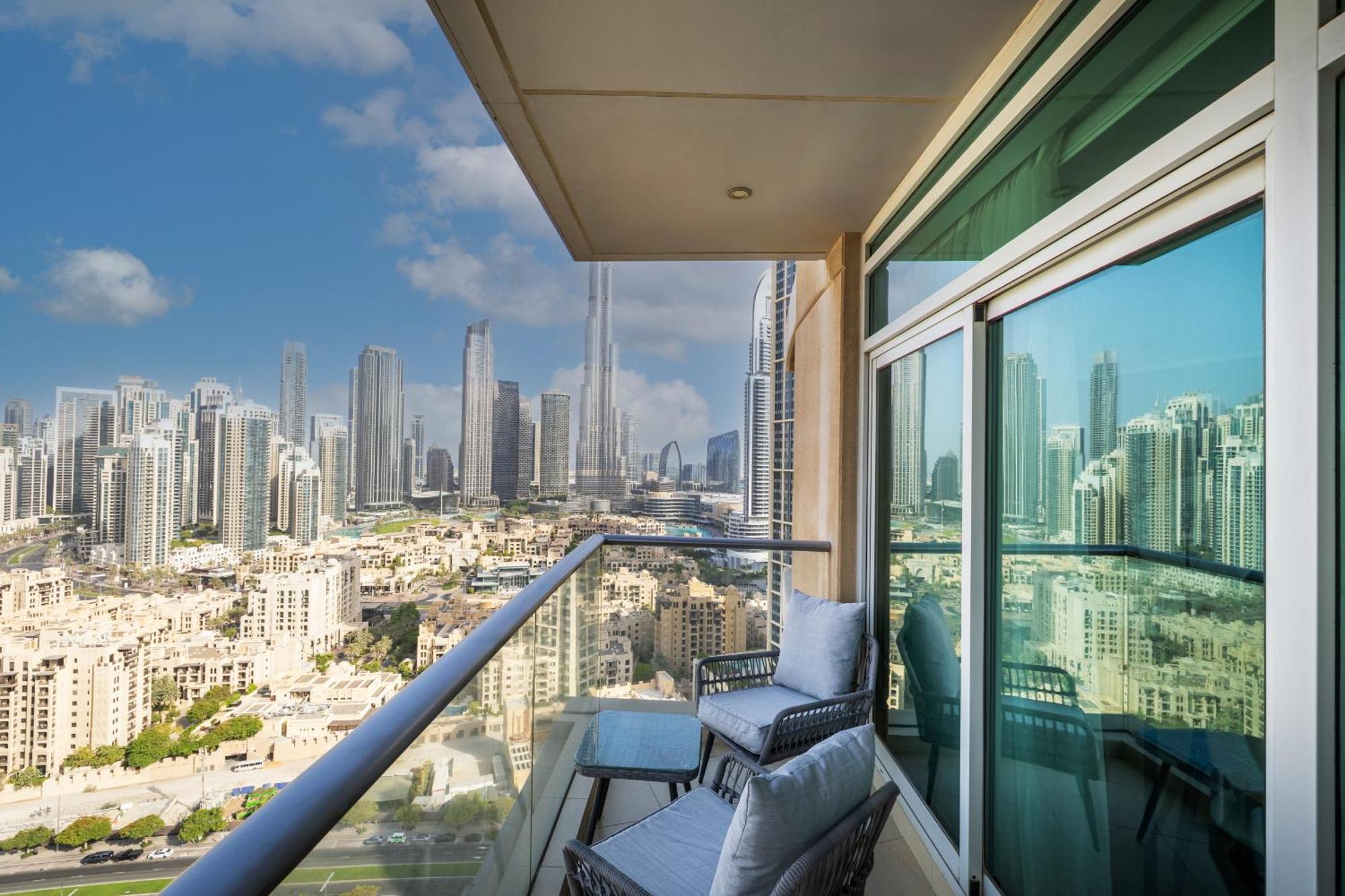 Upgraded Apartment With Stunning Burj Khalifa View Дубай Екстериор снимка