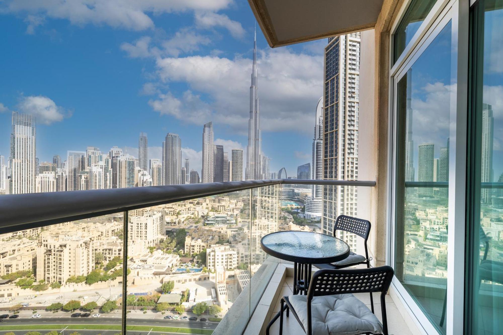 Upgraded Apartment With Stunning Burj Khalifa View Дубай Екстериор снимка