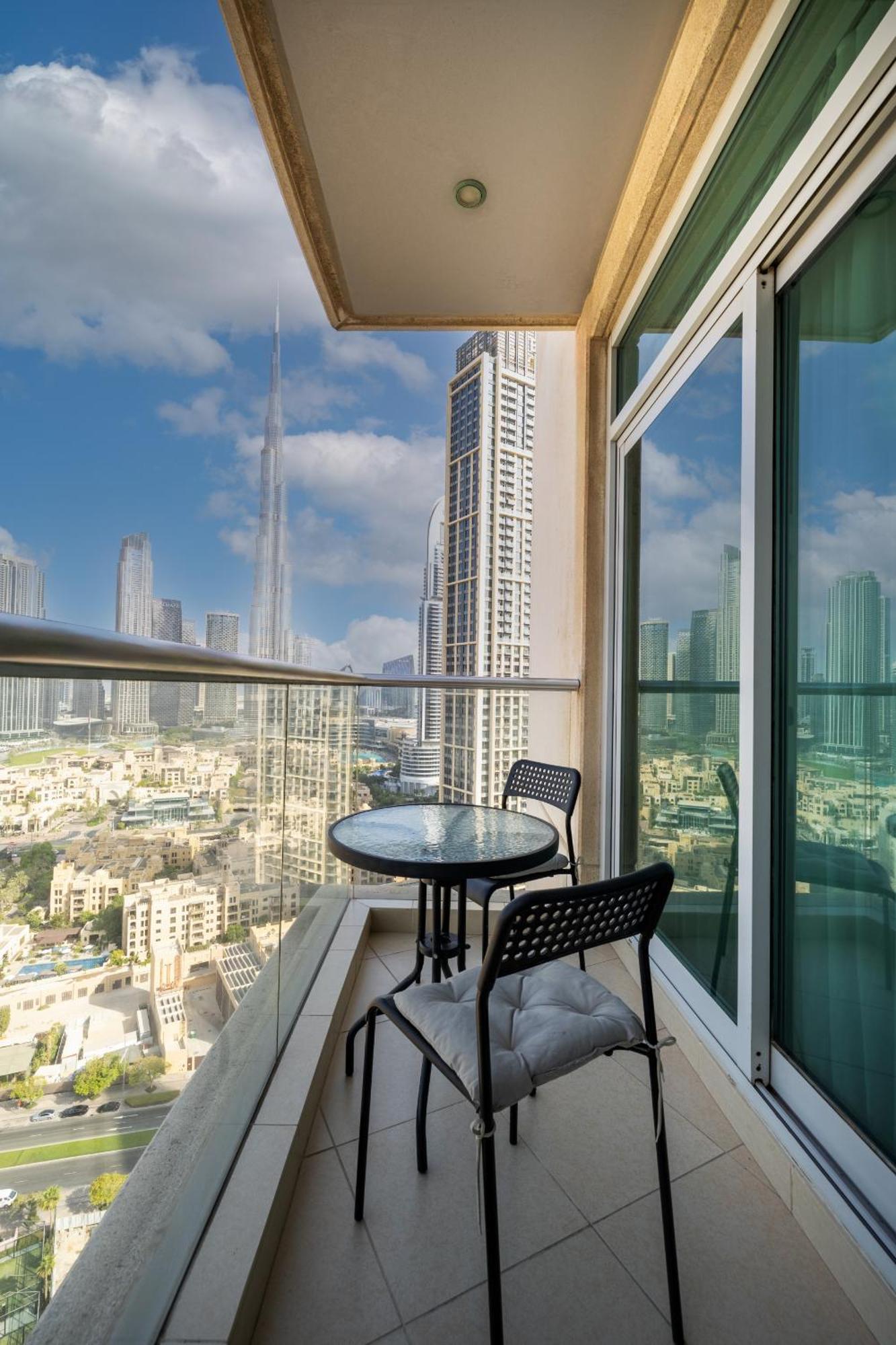 Upgraded Apartment With Stunning Burj Khalifa View Дубай Екстериор снимка