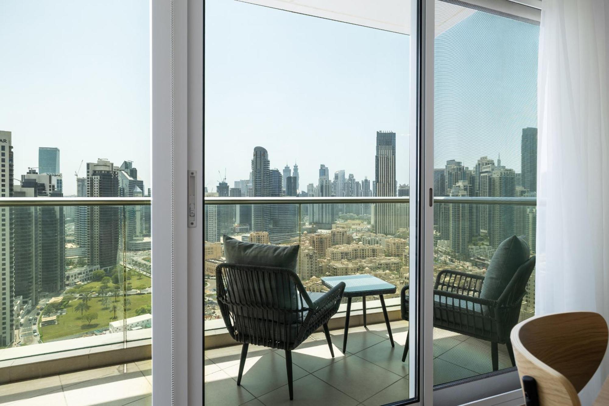 Upgraded Apartment With Stunning Burj Khalifa View Дубай Екстериор снимка