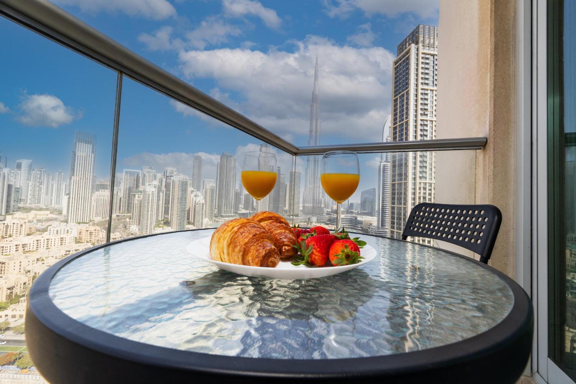 Upgraded Apartment With Stunning Burj Khalifa View Дубай Екстериор снимка