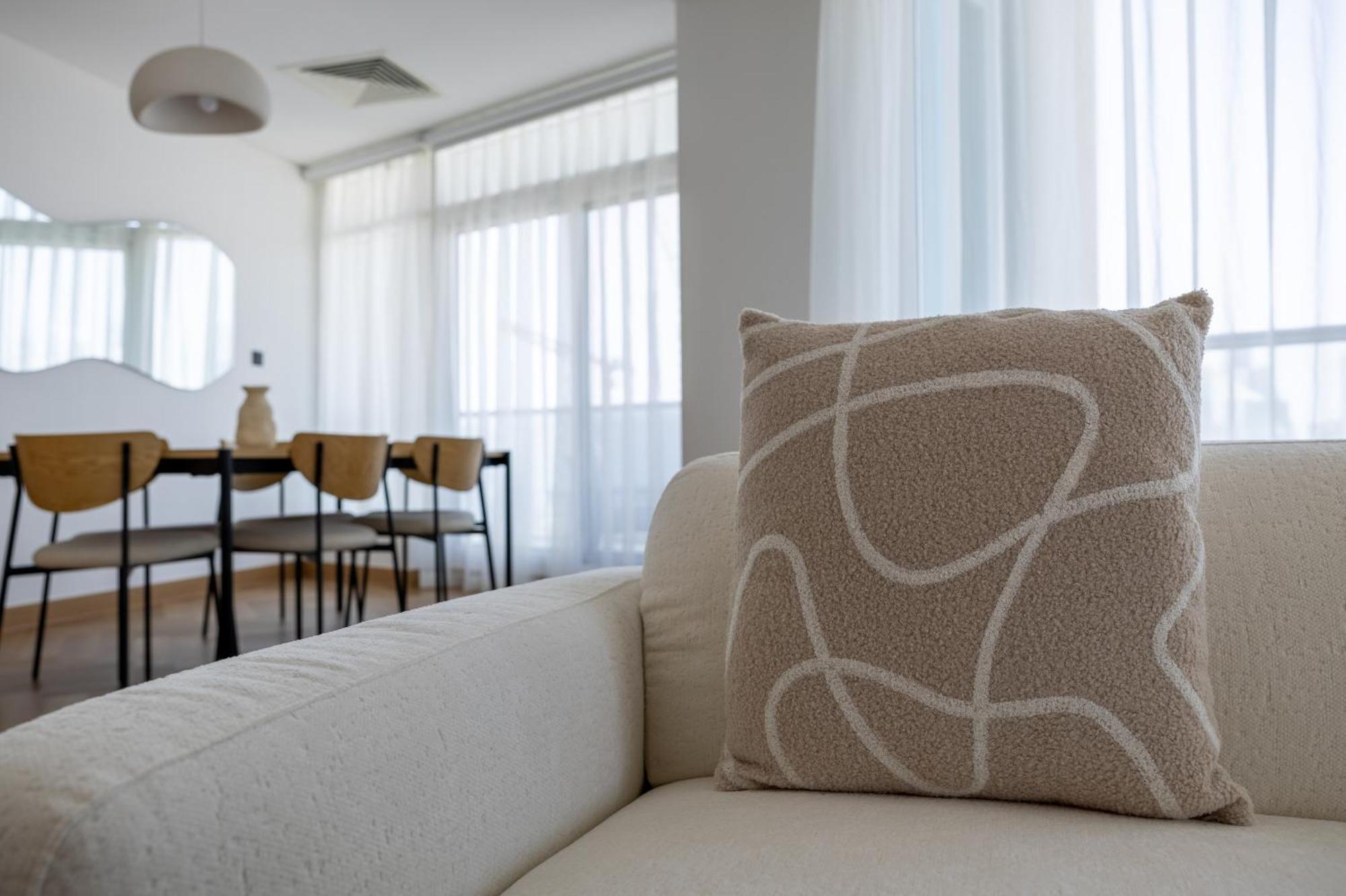 Upgraded Apartment With Stunning Burj Khalifa View Дубай Екстериор снимка